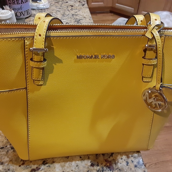 Medium size Mustard colored MK purse - Picture 2 of 4